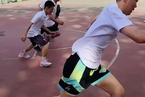 初中篮球队训练基本功方法视频